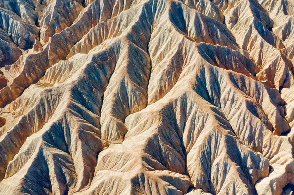 Montañas a lo largo del desierto de Dasht-e Lut en Irán, tomadas en enero — Foto de Stock