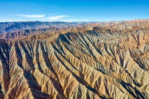Горы вдоль пустыни Дашт-Лут в Иране, снятые в январе — стоковое фото