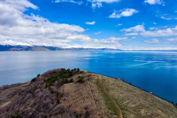 Εθνικό πάρκο Sevan Lake, που λήφθηκε τον Απρίλιο 2019 \ r\n ' Ελήφθη σε HDR — Φωτογραφία Αρχείου