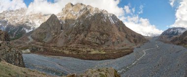 Kafkas Dağlarında Kuru Nehir Yatağı, Nothern Gürcistan, alınan i