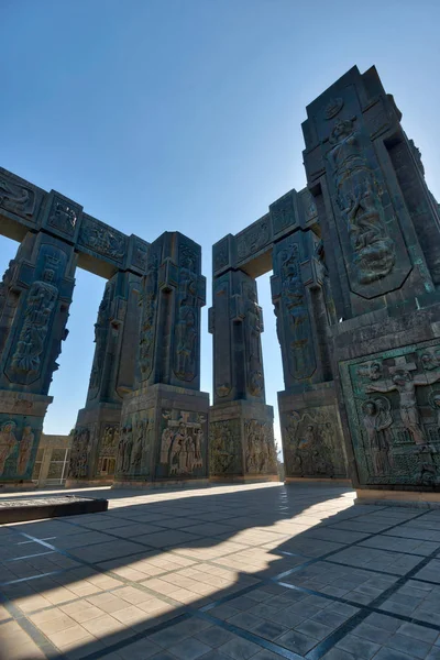 Monumento a la Historia de Georgia en Tiflis, Georgia, tomado en abril —  Fotos de Stock