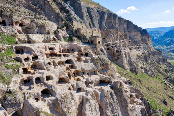Güney Gürcistan'daki Vardzia Mağaraları, Nisan 2019'da çekilen\r\n'