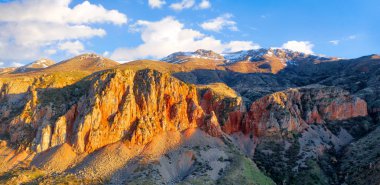 Nisan 2019'da alınan Orange Cliffs üzerinde gün batımı\r\n' hdr alınan