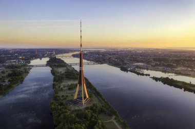 Riga, Letonya 'nın merkezinde gün doğumu, Mayıs 2019' da çekildi.