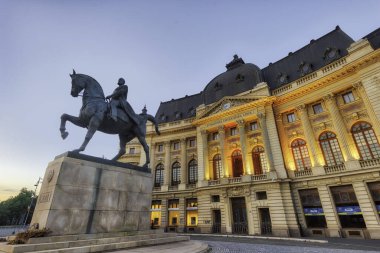 Romanya 'nın Bükreş kentinde Mayıs ayında alınan I. Carol heykeli