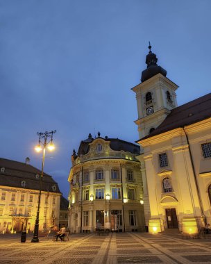Mayıs 2019 'da Romanya' nın Sibiu kentinde gün batımında çekildi