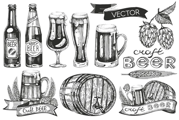 Bootles とガラスのベクトルのコレクションです ホップ モルト ビールの樽 手描きイラスト — ストックベクタ