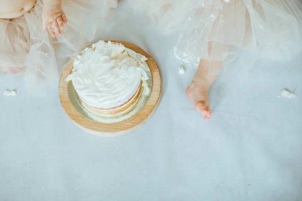 Mała Dziewczynka Smash Ciasto — Zdjęcie stockowe