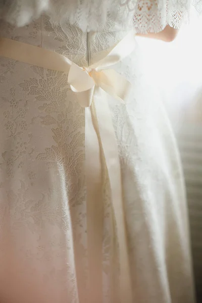 Suknia ślubna z bliska — Zdjęcie stockowe