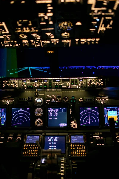 Utsikt från cockpiten till landningsbanan — Stockfoto