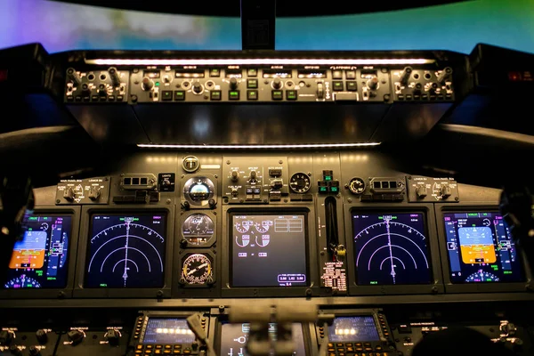Blick aus dem Cockpit auf die Landebahn — Stockfoto