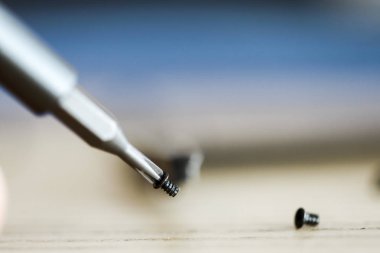 Teknisyen onarım hatalı cep telefonu elektronik akıllı telefon teknolojisi hizmeti.