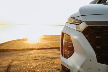 Yeni arabaların far lambası, kopya alanı. Sığ alan derinliğine sahip araba farı