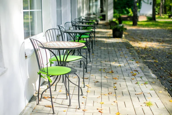 Terrasse d'été dans un hôtel de campagne — Photo