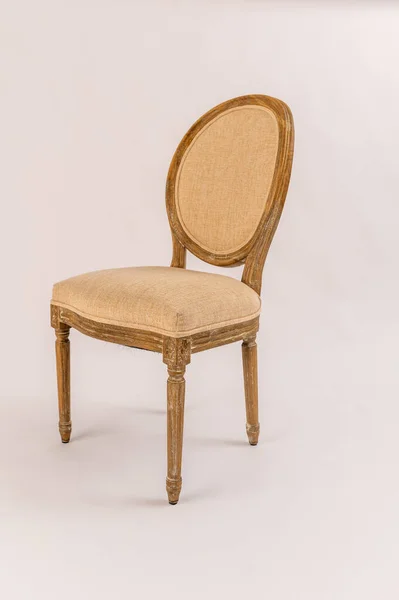 Beyaz arkaplanda izole edilmiş retro klasik sandalye — Stok fotoğraf
