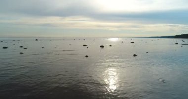 Açık deniz üzerinde uçuş.