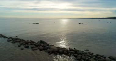 Açık deniz üzerinde uçuş.