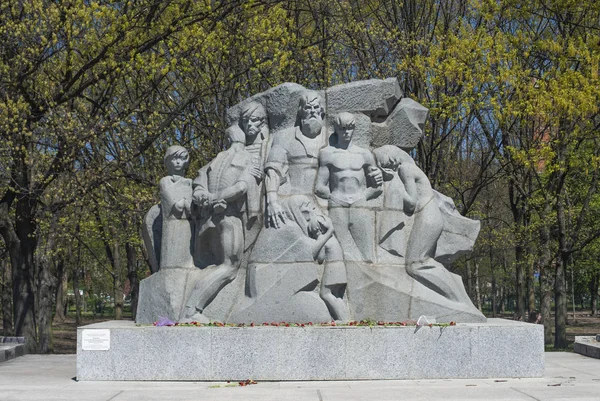 KRASNODAR, RÚSSIA - 5 de maio de 2019. Monumento 13 mil Krasnodar - vítimas de terror fascista em cidade Krasnodar — Fotografia de Stock