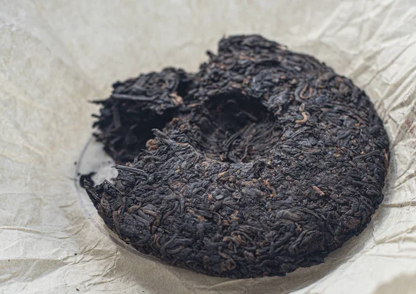 Shu puerh chinesischer fermentierter schwarzer Tee, Makrofoto — Stockfoto