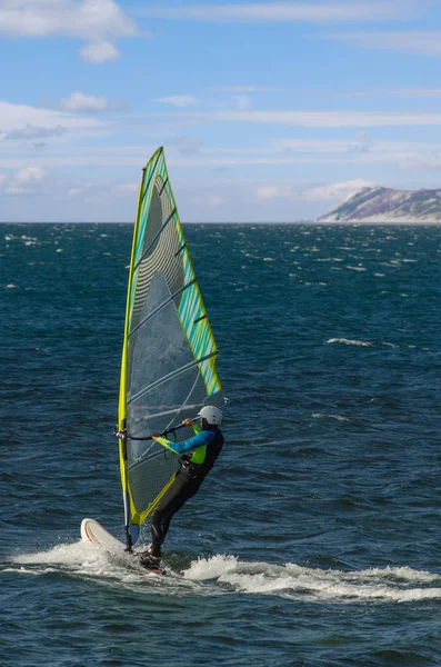 Windsurf, Diversión en el Mar Negro, Anapa, Región de Krasnodar, Extremo — Foto de Stock