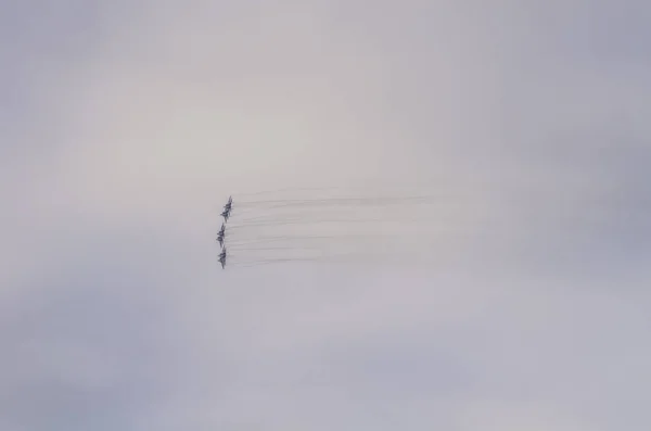 Aviones rusos equipo acrobático en el cielo —  Fotos de Stock