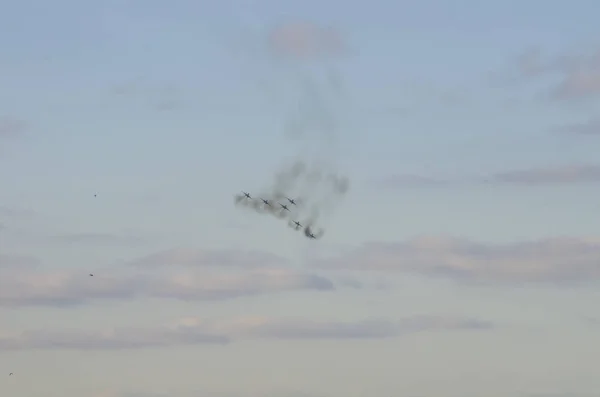 Rus uçakları gökte akrobasi takımı — Stok fotoğraf