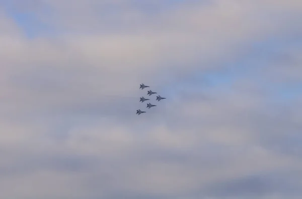 Τα ρωσικά αεροπλάνα αεροομάδα στον ουρανό — Φωτογραφία Αρχείου