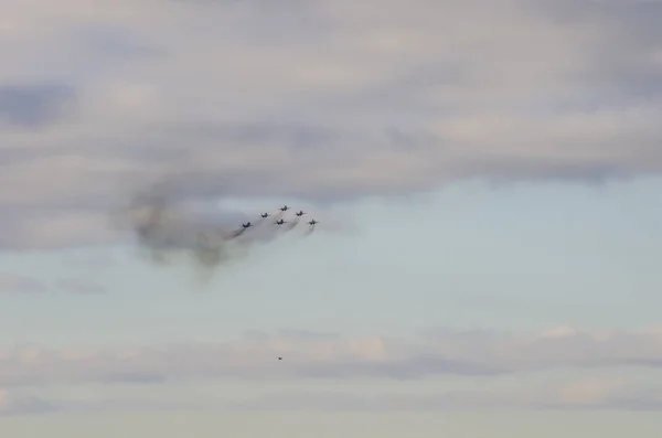 Aviones rusos equipo acrobático en el cielo — Foto de Stock