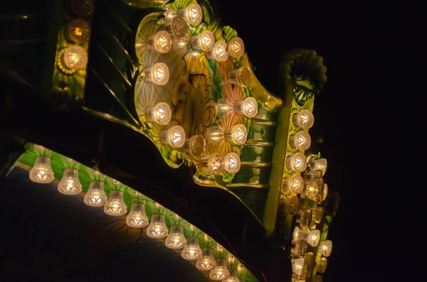 Ljus på karusellen på Tivoli i Paris — Stockfoto