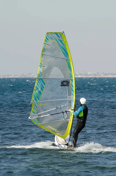 Anapa Rusia Junio 2020 Deportes Acuáticos Recreativos Windsurf Windsurfer Surfeando —  Fotos de Stock