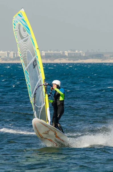Anapa Rusia Junio 2020 Deportes Acuáticos Recreativos Windsurf Windsurfer Surfeando —  Fotos de Stock