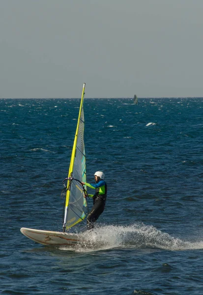 Anapa Russland Juni 2020 Freizeit Wassersport Windsurfen Windsurfer Surfen Auf — Stockfoto