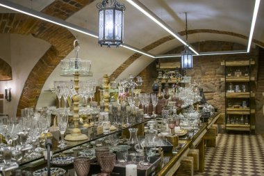 Bodrum Kalesi-Müze şehir nesvizh Belarus 30 Haziran 2018 mutfak eşyaları saklayın