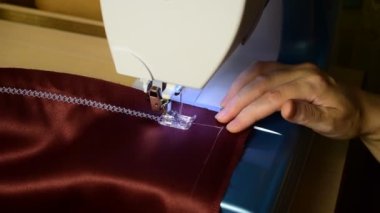 bir dikiş makinesi makinesi üzerinde desenleri nakış