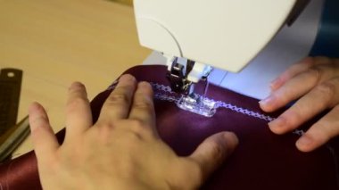 bir dikiş makinesi makinesi üzerinde desenleri nakış