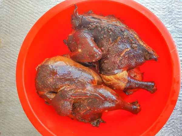 Füme tavuk smokehouse doğada bulunan — Stok fotoğraf