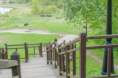 mavi gökyüzüne karşı bahar parkı manzara parça