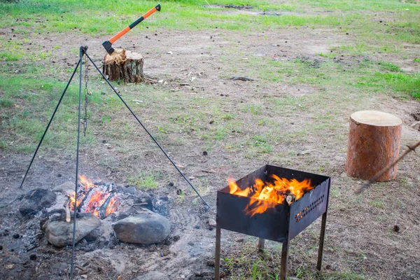 Grill facklor upp för matlagning grill i naturen — Stockfoto