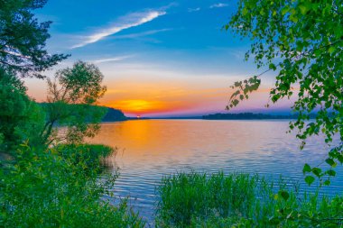 bulutlar mavi gökyüzü sabah erken balıkçılık