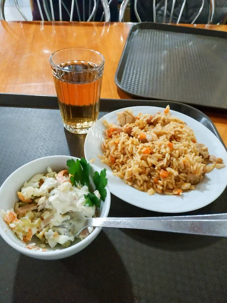 İçinde yemek var.