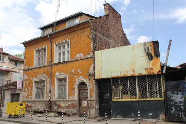 Abandonado Arquitectura Edificio Exterior Estructura Construida Ciudad Nube Cielo Día —  Fotos de Stock