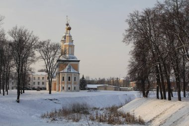düşük sıcaklık kış dış mimarisi bina ağaç yapısı gökyüzü bitki din inanç doğa yer ibadet inşa kar