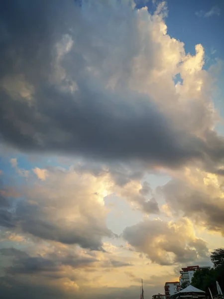 Wolkenhimmel Keine Menschen Niedrigen Winkel Ansicht Schönheit Der Natur Sonnenuntergang — Stockfoto