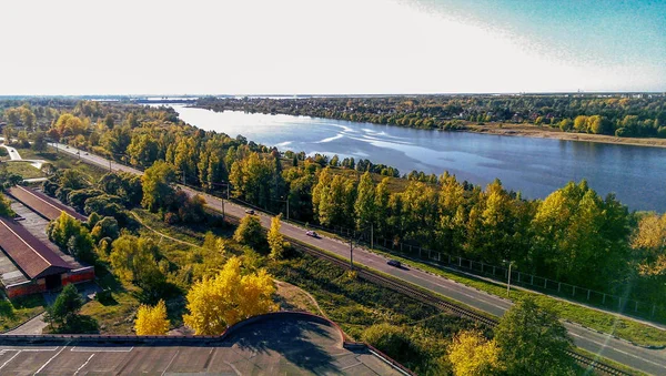 Дерево Рослина Мальовничі Красуні Природі Неба Водні Режими Транспорту День — стокове фото