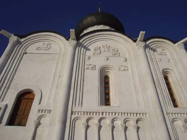 Dış Bina Mimari Yapısı Düşük Açılı Görünümü Yok Insanlar Gökyüzü — Stok fotoğraf