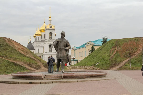 dış bina mimari yapısı düşük açılı görünümü yok insanlar gökyüzü gezi yerleri geçmiş inanç kemer yerleşik