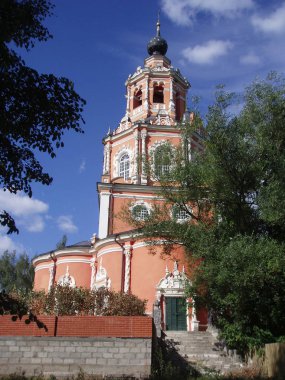 yapı ağacı mimarisi bina dış bitki din inanç gökyüzü maneviyat kule ibadet yeri inşa