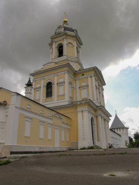 bulut gökyüzü mimari yapı dış din maneviyat inanç düşük açılı görünüş ibadet yeri bina inşa