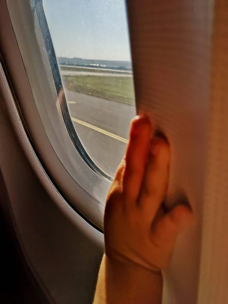 Pencere Insan Eli Modu Ulaşım Araç Hava Seyahat Bir Kişi — Stok fotoğraf