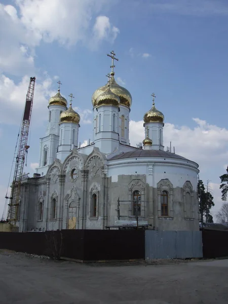 Mimari yapısı bina dış gökyüzü bulut yer ibadet din maneviyat inanç düşük açılı görünüş